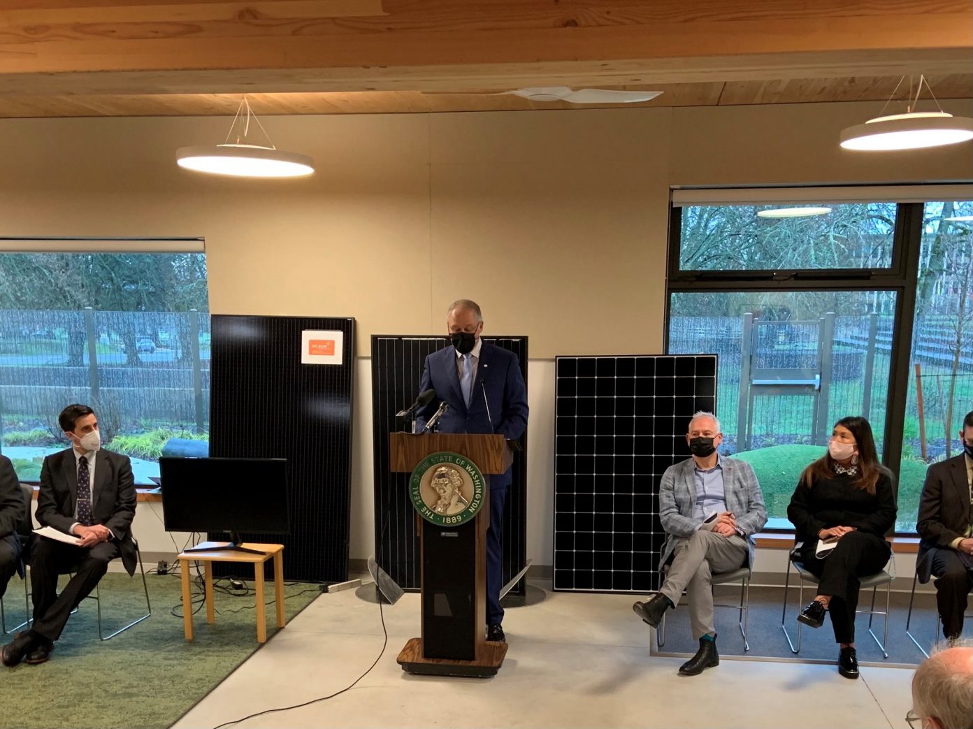inslee-s-proposes-7-500-electric-car-rebate-and-1-000-e-bike-rebate-in-626-million-climate